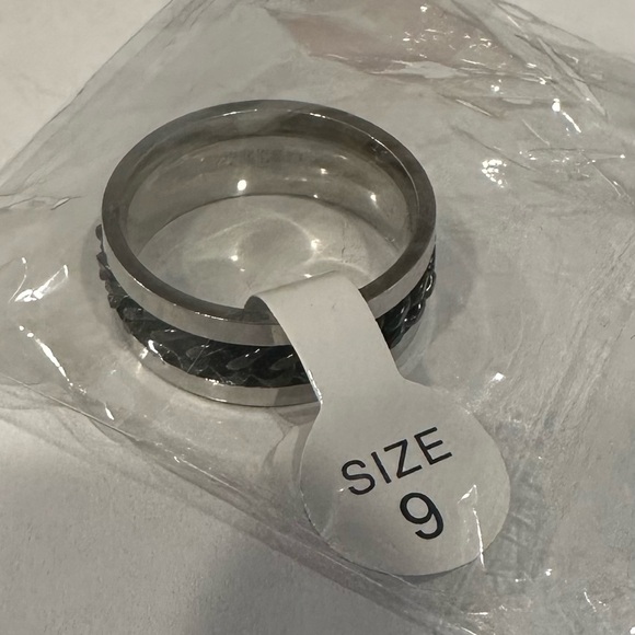 NWT-Unisex Silver & Black Spinning Chain Ring - Picture 4 of 4